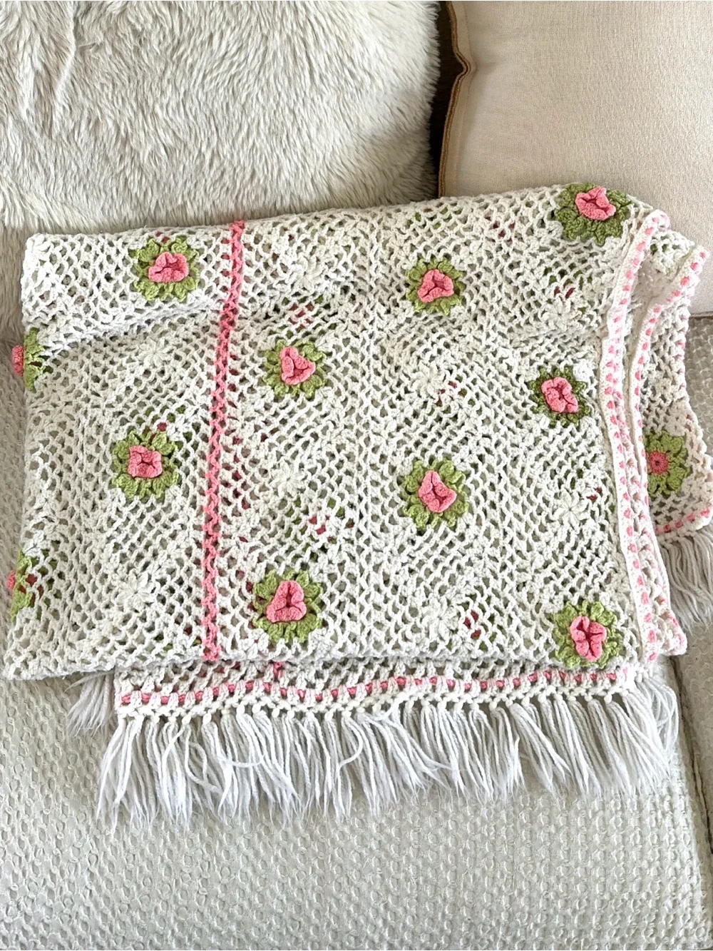 Vintage Handmade White Crochet Fringe throw blanket with Pink Rose Accents